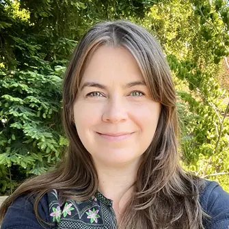 Sarah Fischbach headshot